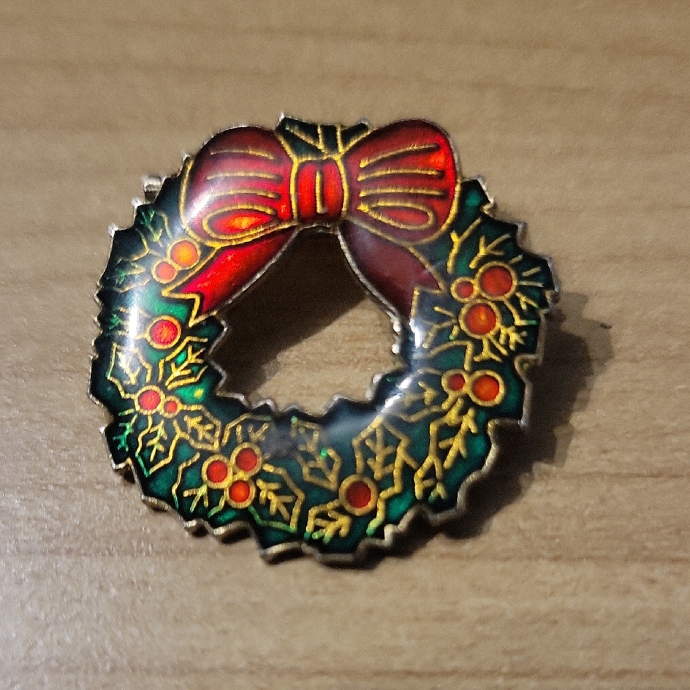 Vintage Holiday Wreath Enamel Pin with Red Bow